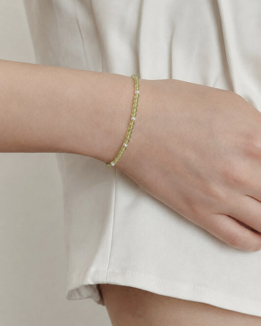 Oliva Peridot Pearl Bracelet